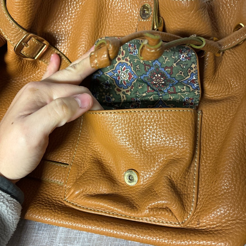 MAXX NY Tan/Camel pebbled faux leather shoulder bag multi-compartment adj. strap - Picture 9 of 10